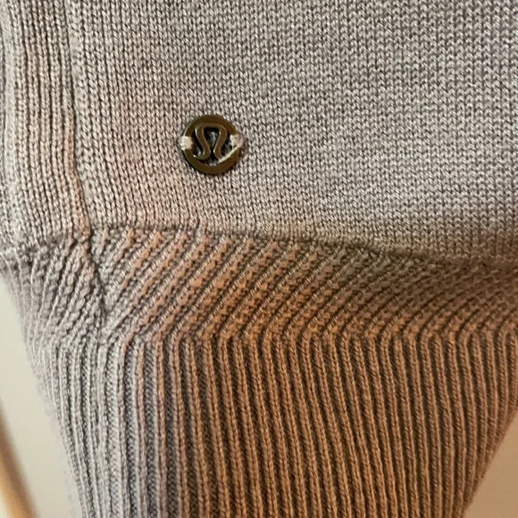 lululemon sweater - Picture 4 of 5